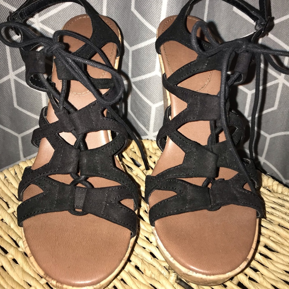 Black & tan lace up wedges